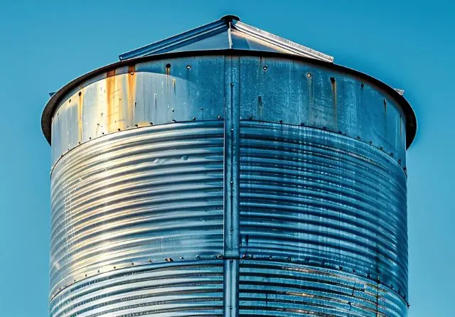 tanque o contenedor para el almacenamiento de agua