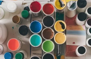 Con qué pintura pintar plastico